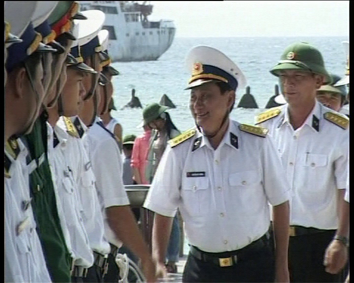 ກອງບັນຊາການທະຫານເຮືອເຂດ 4 ໄປອວຍພອມປີໃໝ່ ພະນັກງານ ແລະ ນັກຮົບໃນເກາະ ຊິງໂຕນ